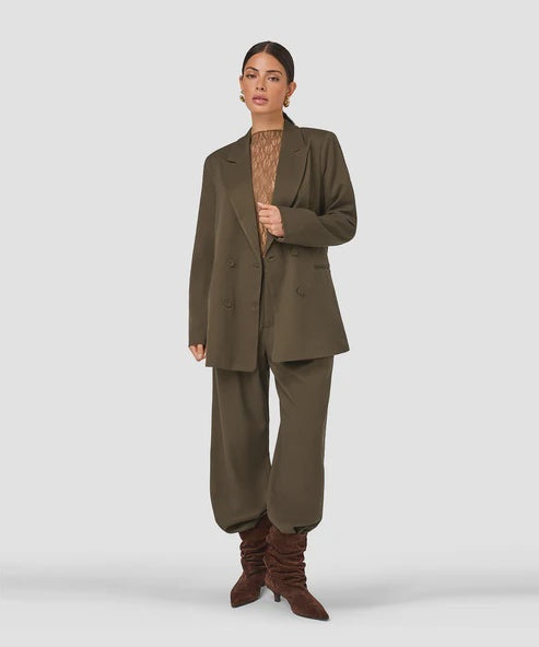 Joana Blazer – Dark Utility